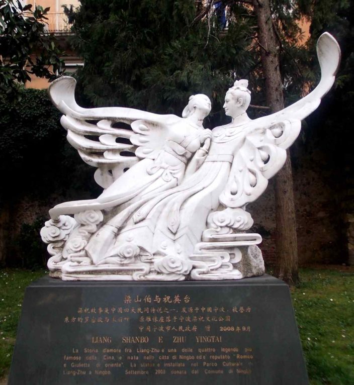 Монумент Лян Шаньбо и Чжу Интай в Вероне, недалеко от Гробницы Джульетты.